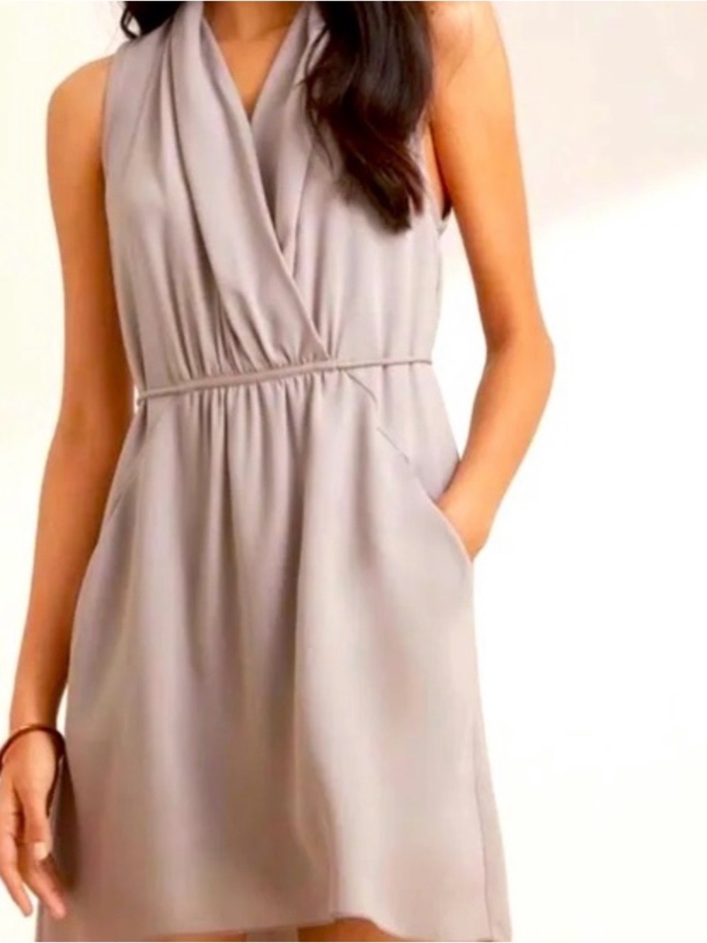 Wilfred / Aritzia Sleeveless V-Neck Shift Dress